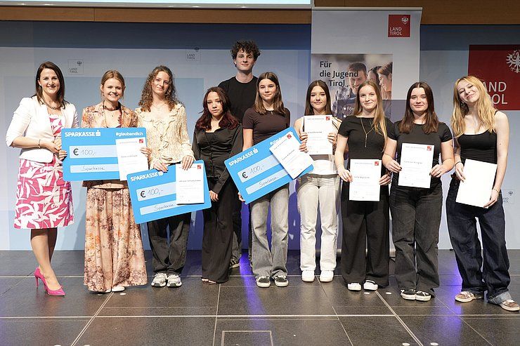 Bundesfinale Jugendredewettbewerb 2026: LRin Mair gratuliert Tiroler Redetalenten