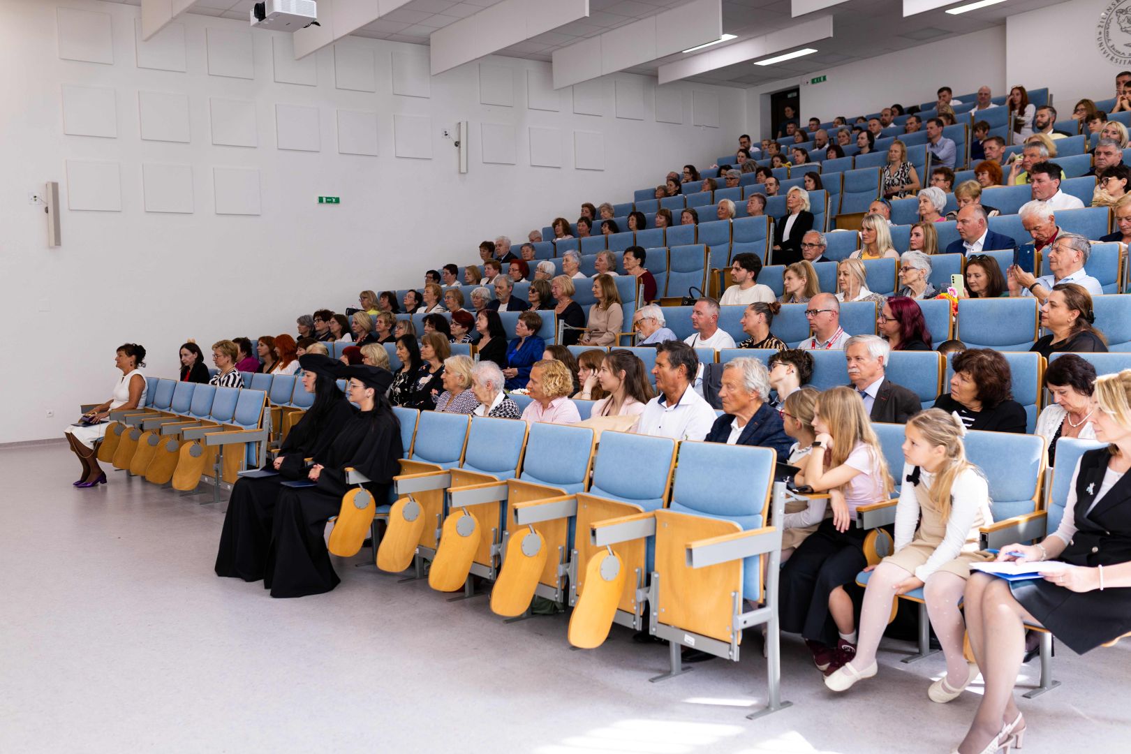 Túžba, ktorá nepozná hranice času: Univerzita tretieho veku UNIZA ukončila jubilejný 30. akademický rok slávnostnými promóciami