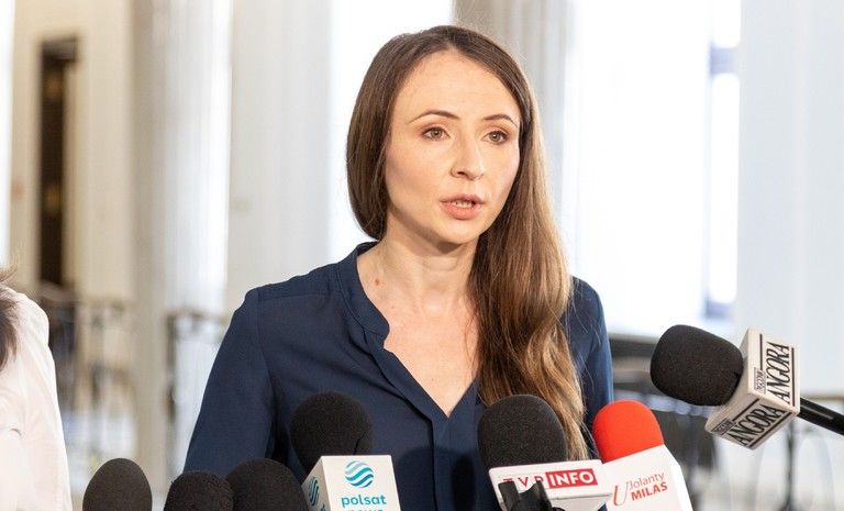 Dziemianowicz-Bąk: Jeżeli możemy dopłacać do składek przedsiębiorcom, to dlaczego mamy nie pomagać tym aktorom