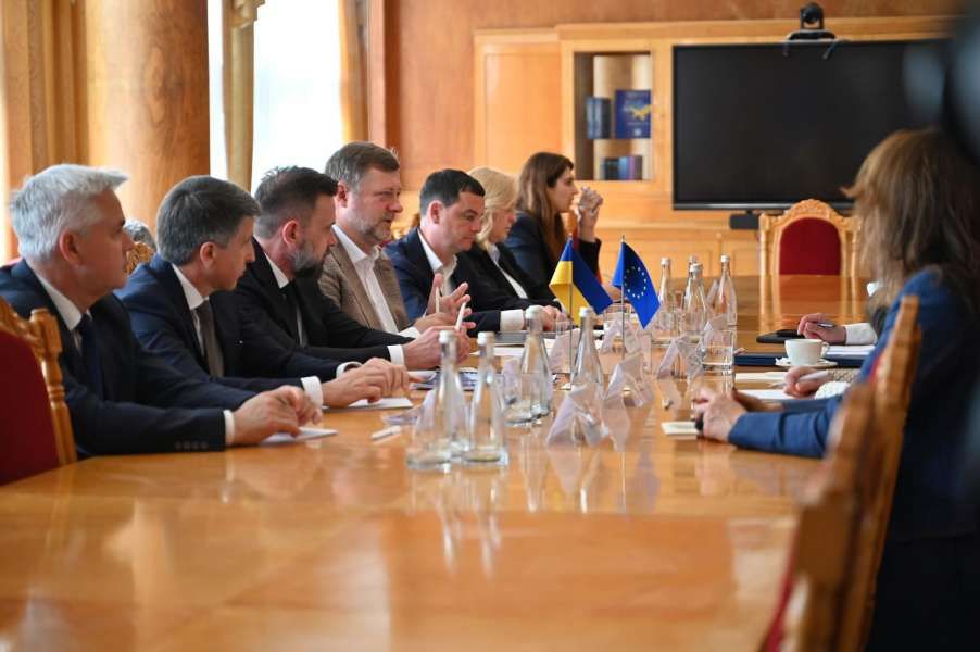 Підтримка регіонального співробітництва та реалізація Карпатської інтеграційної ініціативи: Олександр Корнієнко зустрівся з Президенткою Комітету регіонів ЄС