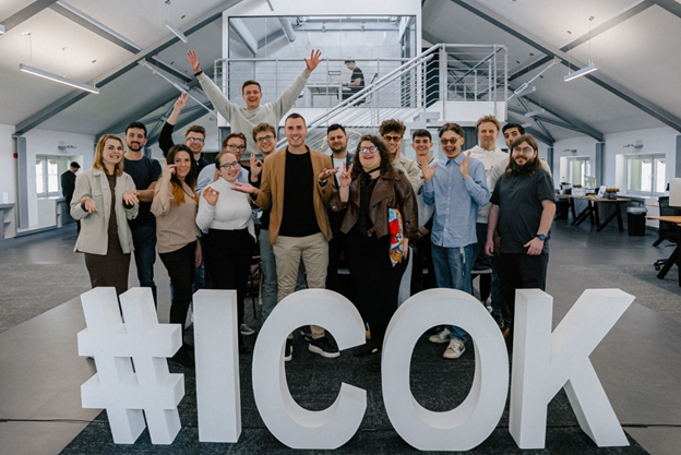 Od regionálních projektů do hledáčku investorů. Finále ICOK Startup Academy ovládla umělá inteligence a startup NOMOX