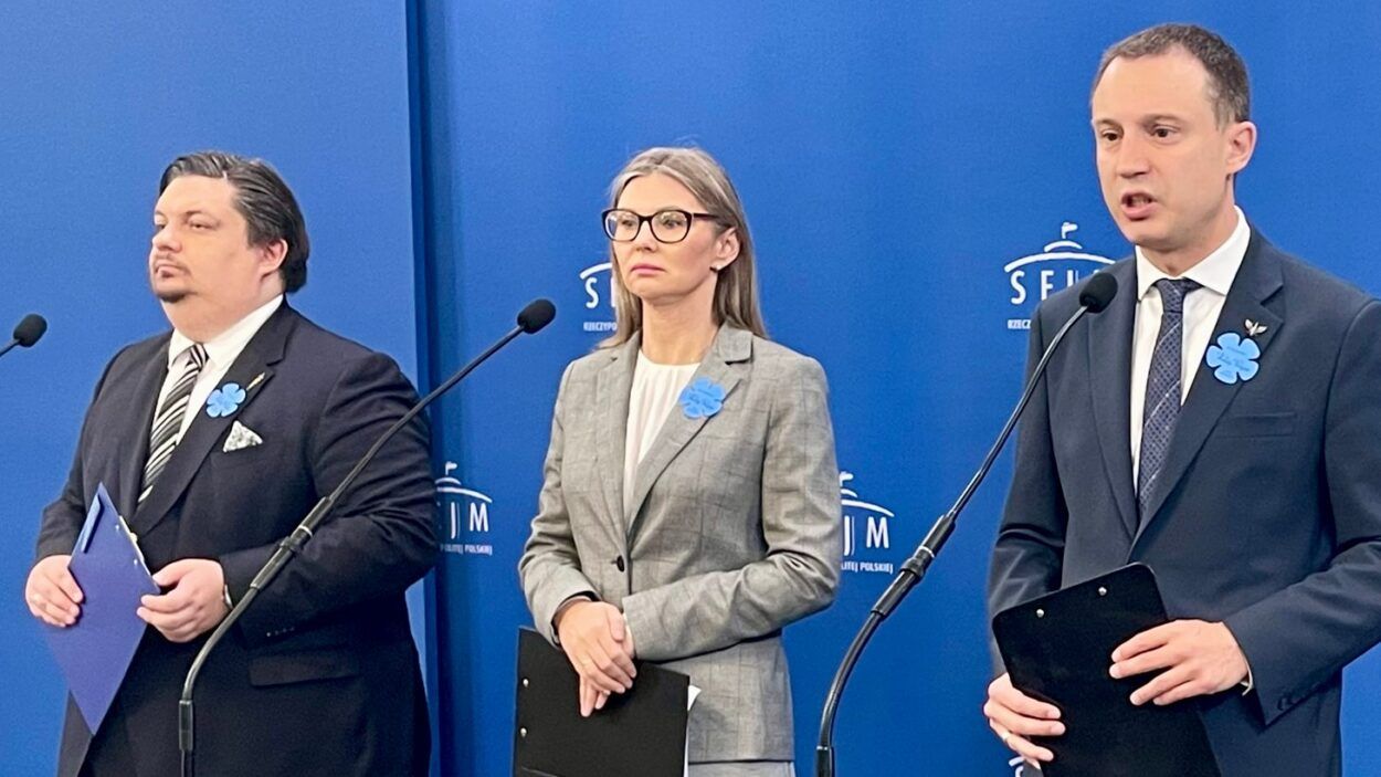 VI edycja akcji „Kwiaty Wołynia”. Politycy Konfederacji apelują o prawdę historyczną i ekshumację ofiar