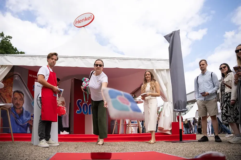 Pferderennsport trifft auf Familienfest