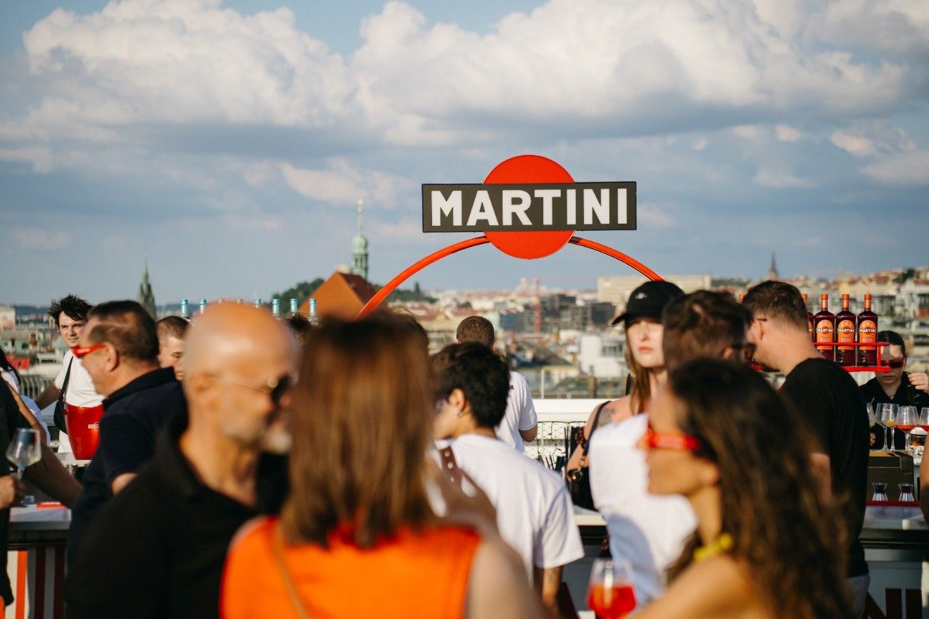První Martini Terrazza ve střední Evropě otevírá v Praze. Nabídne ikonické aperitivo i jedinečný výhled na město