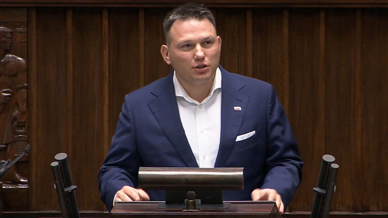 Obiekt został wykryty o 3.40. Uderzył w ziemię o 3.46. Syreny zawyły o 3.50