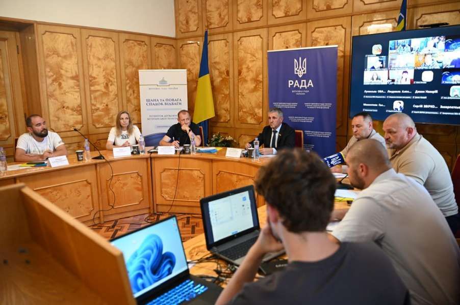 "Гідне майбутнє ветеранів – навчання, зайнятість, підприємництво": в Ужгороді відбулося засідання круглого столу