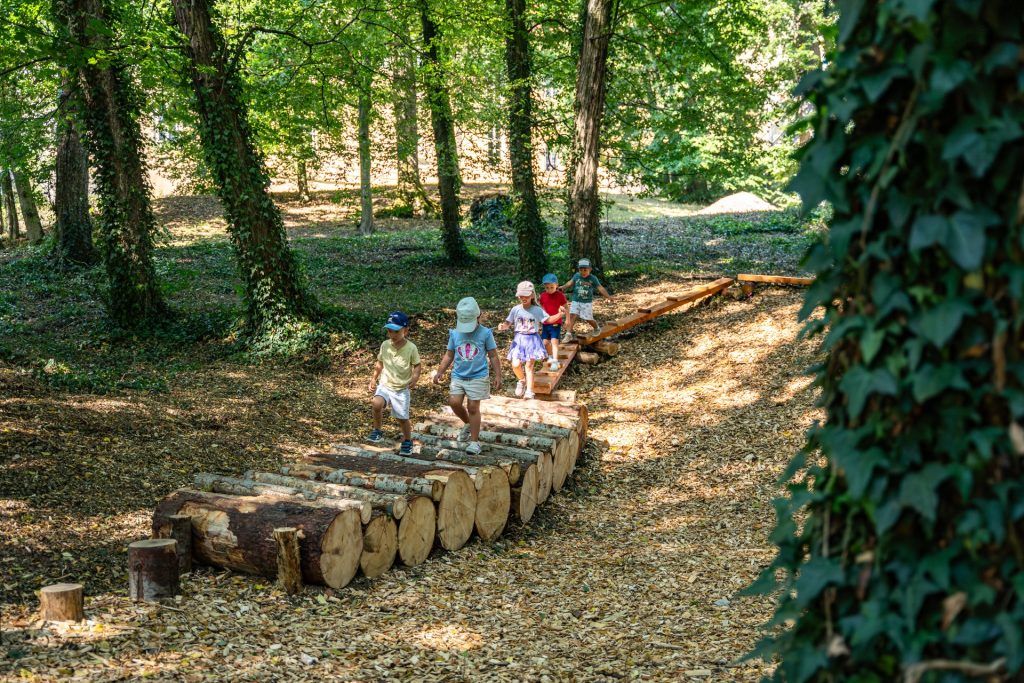 V PARKU V ŽIARI NAD HRONOM PRIBUDLO ZÁŽITKOVÉ BLUDISKO