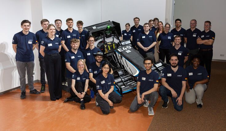 Mit Vollgas in die neue Saison: HSNR Racing stellt neuen E-Rennwagen vor