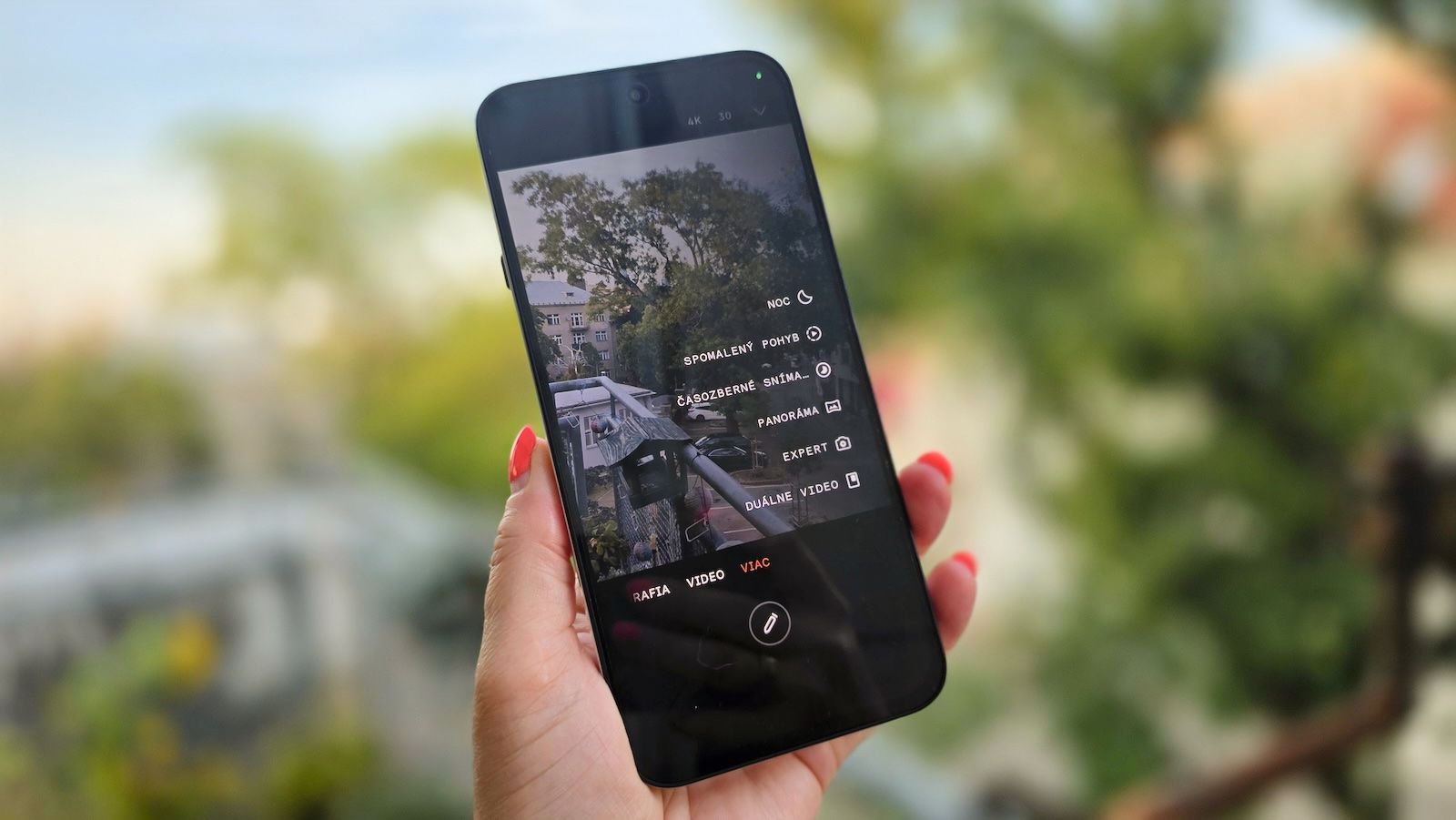Recenzia Nothing Phone (4b): Rozumná štýlovka