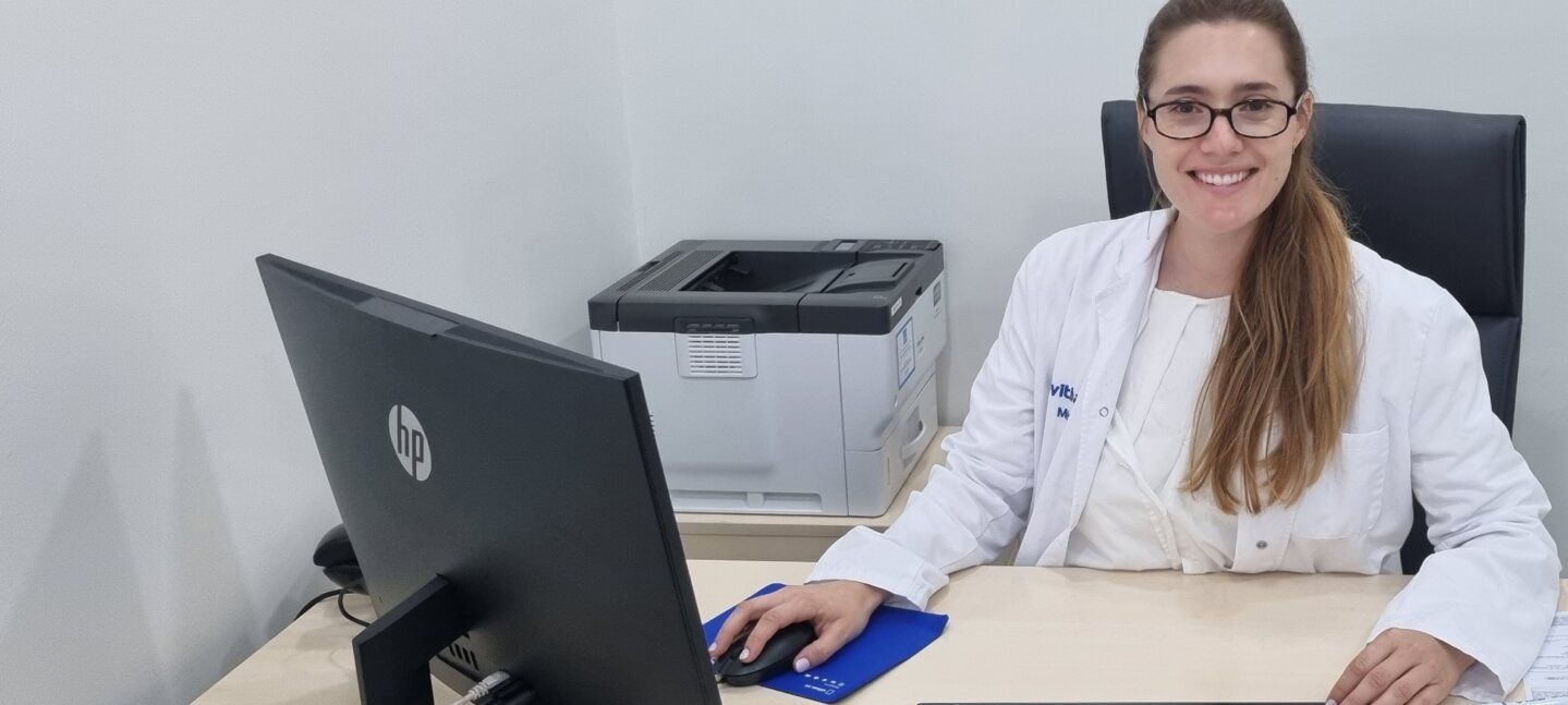Especialistas de Vithas Xanit Estepona alertan sobre el aumento de infecciones de oído, nariz y garganta en verano