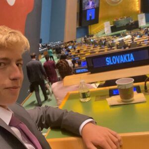 Viktor Čukan sa z modelovej konferencie SenMUN v Senci dostal do OSN