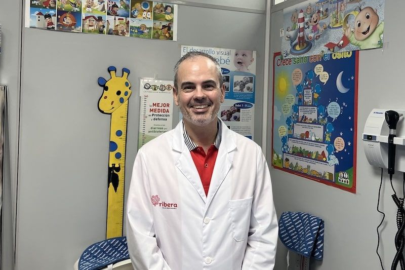 Pediatras y psicólogos alertan del abuso de pantallas en verano y su impacto en cerebro, sueño y salud emocional