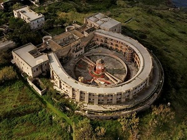 Viaggio nel carcere di S. Stefano: come vivere due secoli di Giustizia