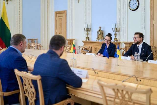 Олександр Корнієнко обговорив з міністром енергетики Литви Лукасом Савіцкасом зміцнення української енергосистеми