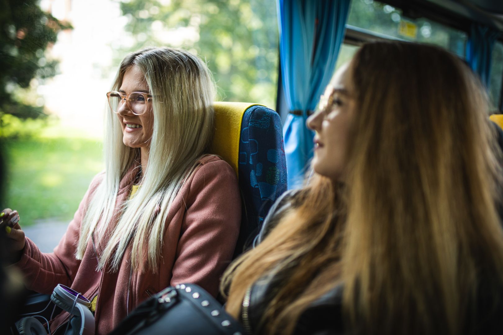 Do školských lavíc autobusom zadarmo. Bezplatná MHD pre žiakov v troch mestách novozámockého regiónu pokračuje už dvanásty rok.