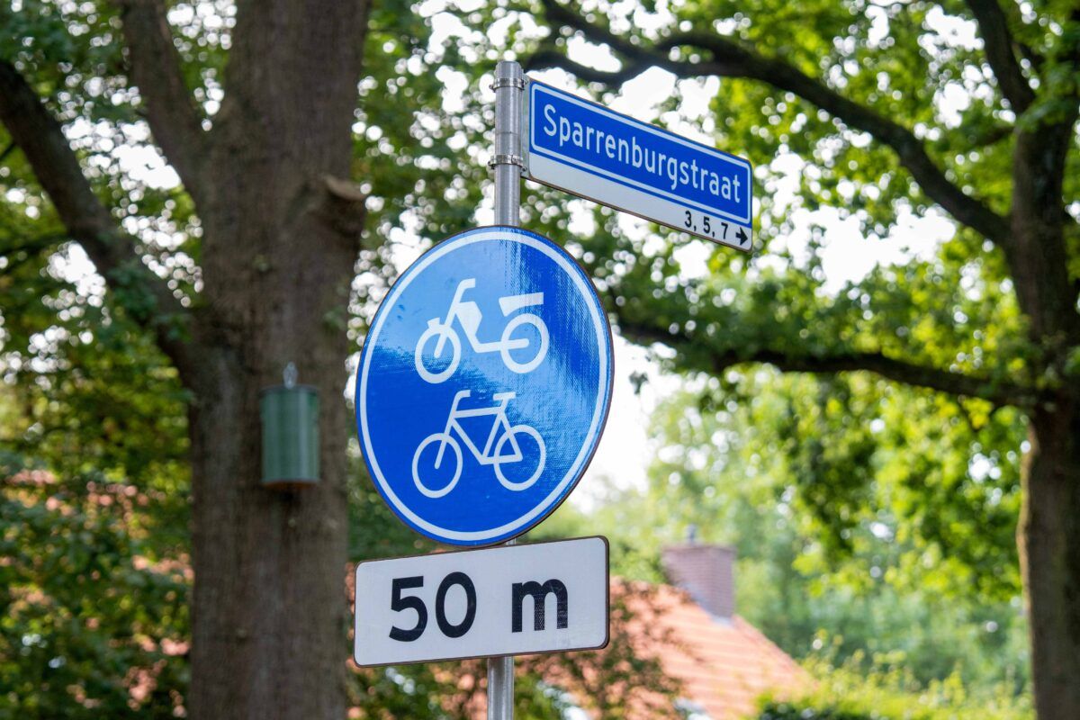 Pilot met circulaire verkeers- en straatnaamborden in Sparrenburg