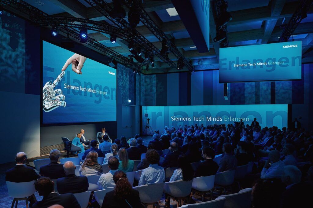 Netzwerken: „Siemens Tech Minds“ mit den CEOs von Siemens und Festo