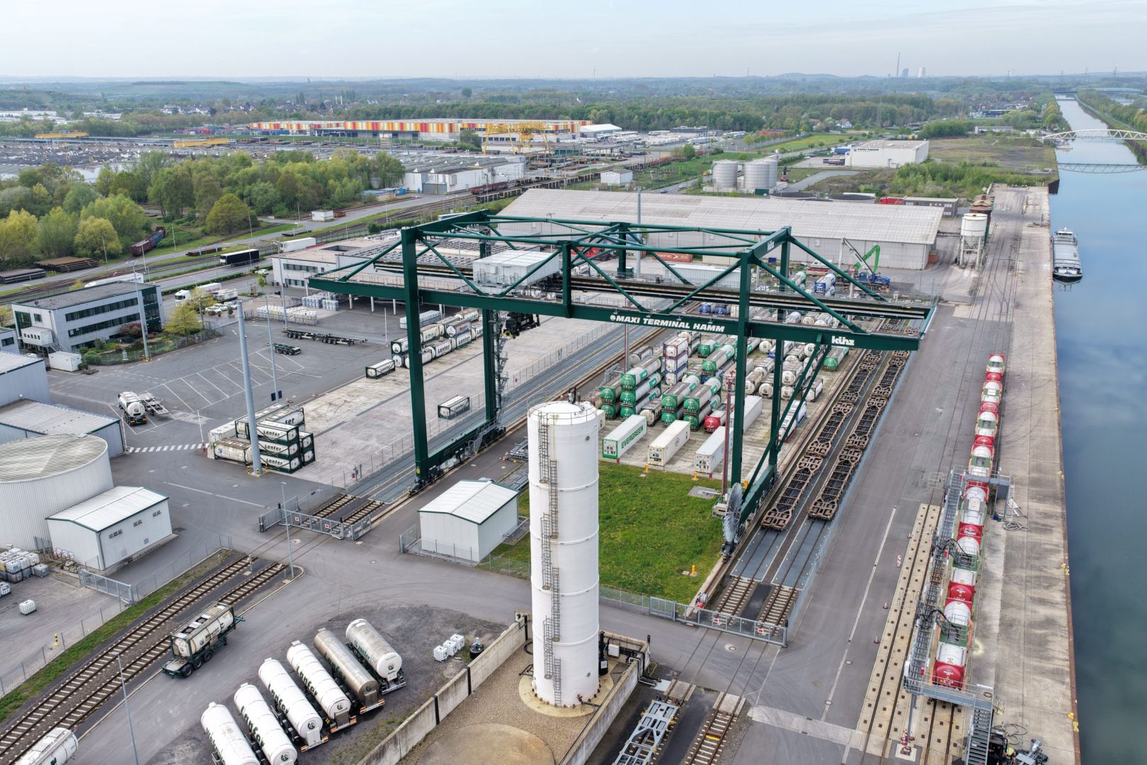 duisport erweitert sein Logistiknetzwerk und beteiligt sich am Maxi Terminal Hamm