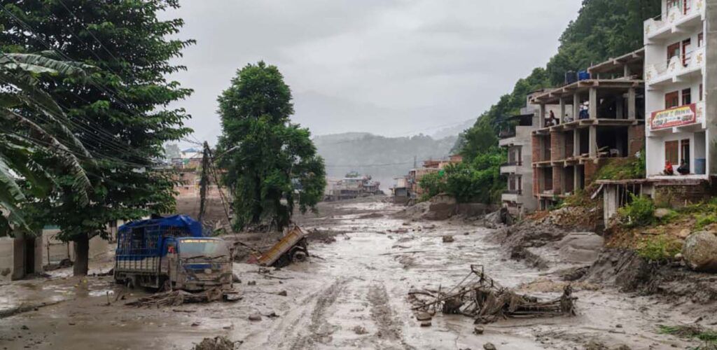 Verwoestende overstroming in Nepal: getroffen gebieden nauwelijks bereikbaar