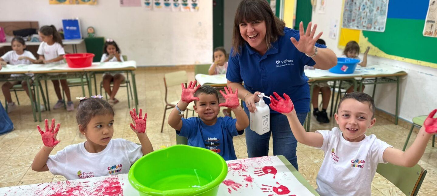 Vithas Las Palmas enseña higiene de manos a niños de un campus
