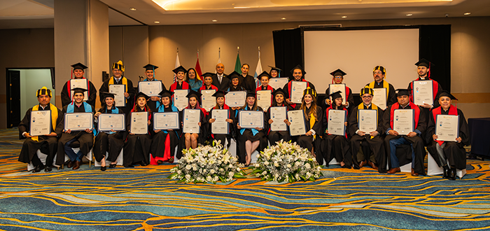 UNEATLANTICO celebra una ceremonia de entrega de títulos a estudiantes de posgrado en México