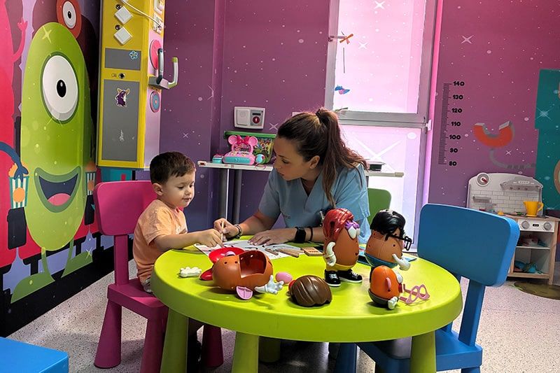 Especialistas advierten: el dolor de cabeza o de barriga antes de volver al colegio puede ser señal de ansiedad infantil