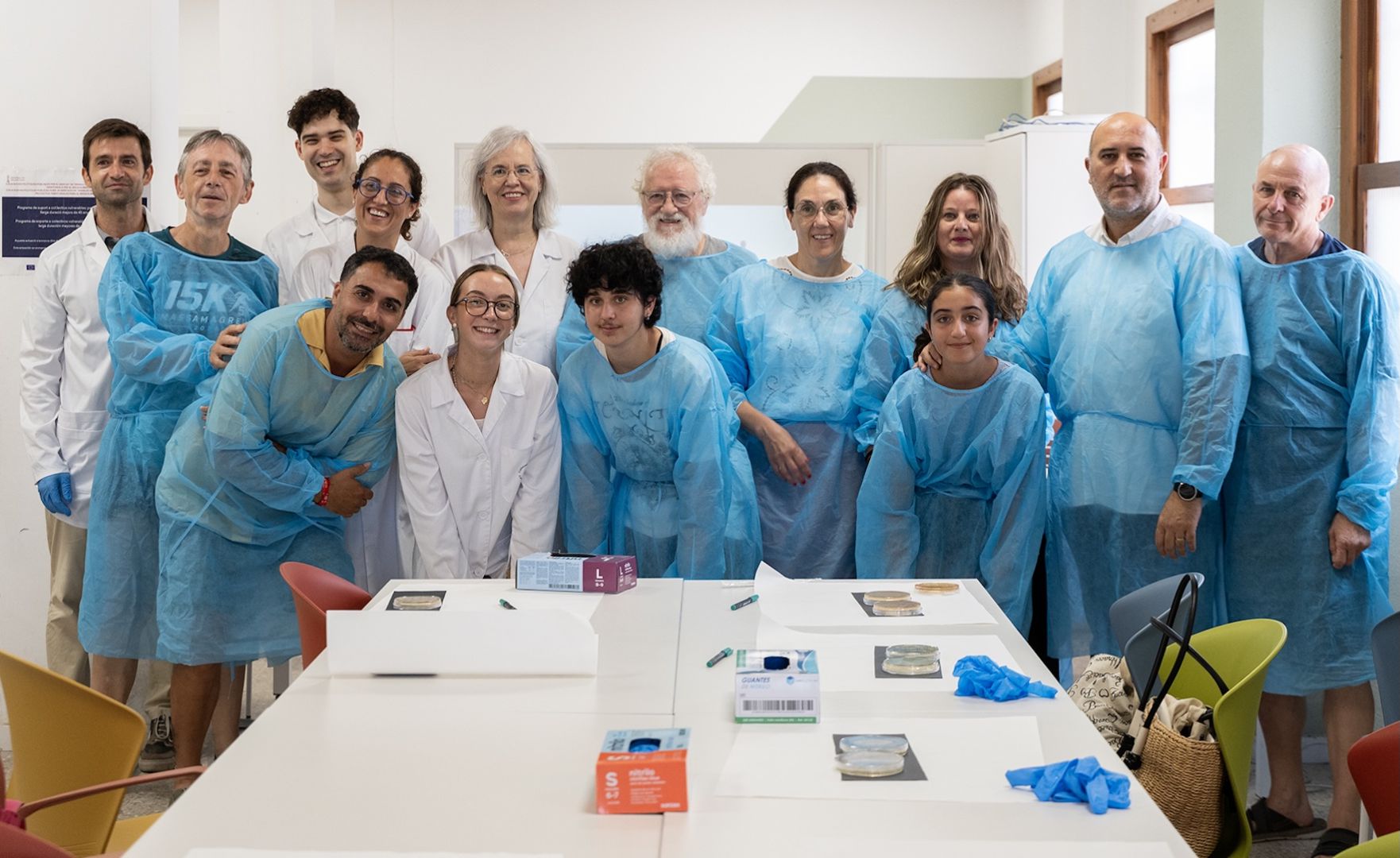 El Plan Nacional de Resistencia a los Antibióticos del Ministerio de Sanidad premia el proyecto de divulgación “Pueblos con-Ciencia” del equipo SWICEU