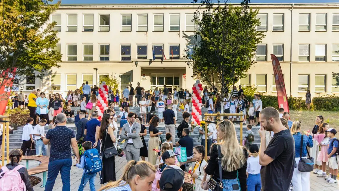 Deti zo ZŠ s MŠ Sibírska včera prvýkrát vstúpili do školy cez nové predpolie