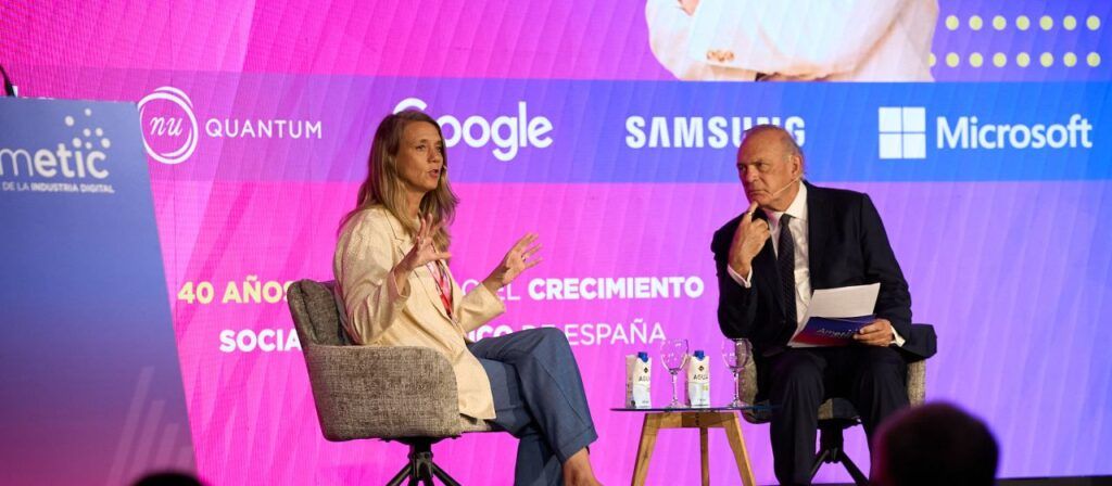 Ángela de Miguel recuerda en el Encuentro de AMETIC que España ha perdido 25.000 microempresas desde la pandemia y reclama una normativa «pensada primero en pequeño»
