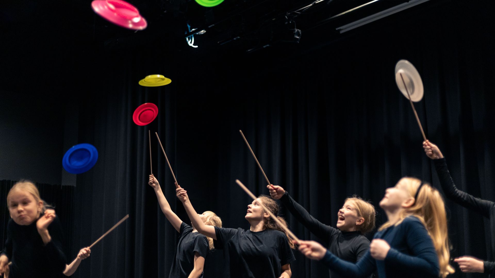 Hva er egentlig teater og nysirkus?