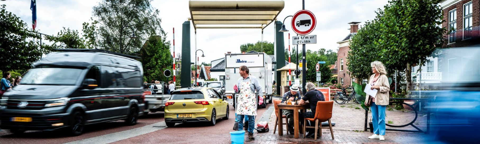 Onderdendam voert ludieke actie voor veiliger verkeer