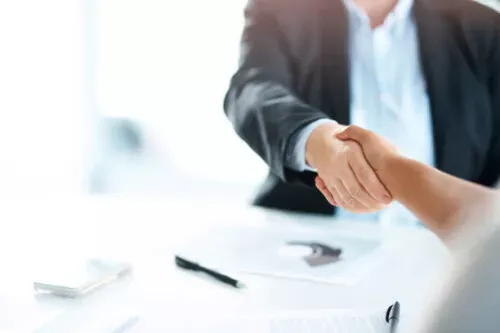 Crédit Agricole Transitions & Energies annonce la signature d'un accord pour acquérir 50% du capital de Primeo Energie France auprès de Qair et du Groupe Primeo Energie
