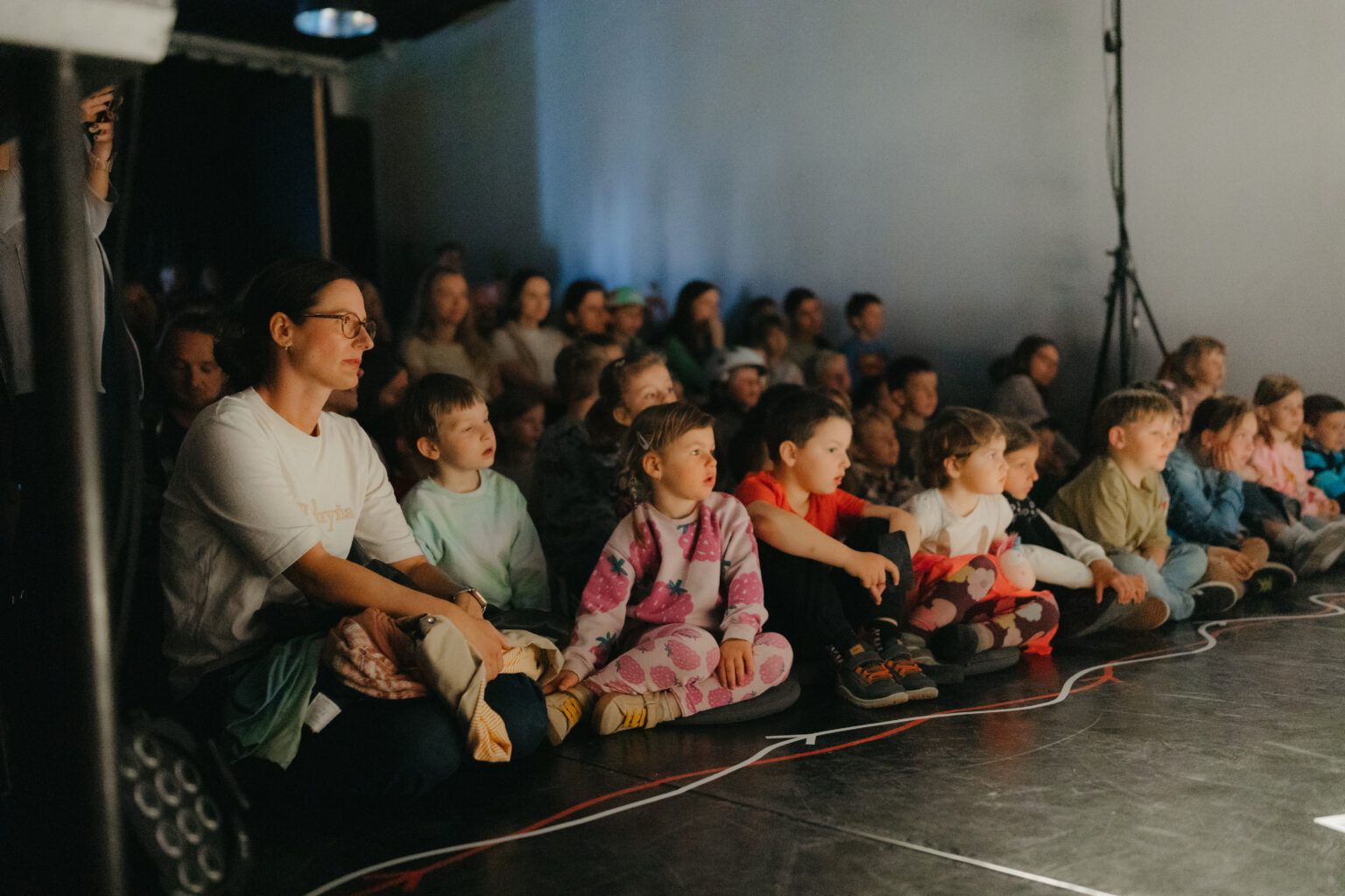 Trenčín žije divadlom pokračuje. Taliansky choreograf Simone Sandroni uvedie v Trenčíne imerzívnu inscenáciu Keď víla spieva