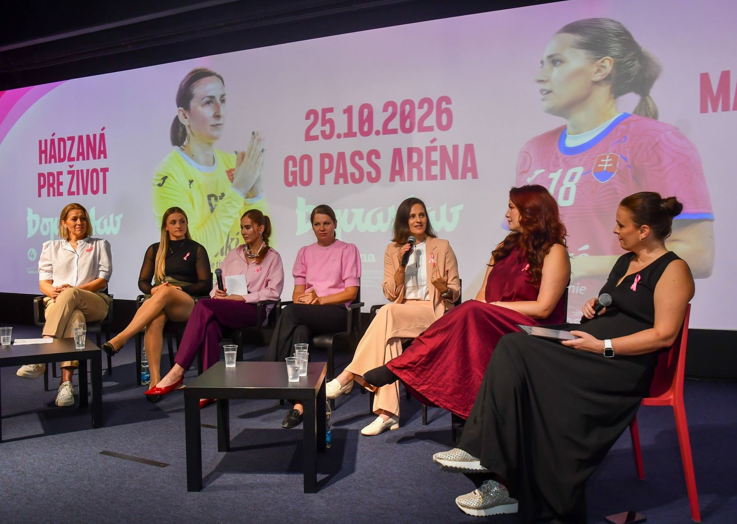 Ružový dres a desať viet. Slovenské hádzanárky spájajú prevenciu so ženskou silou