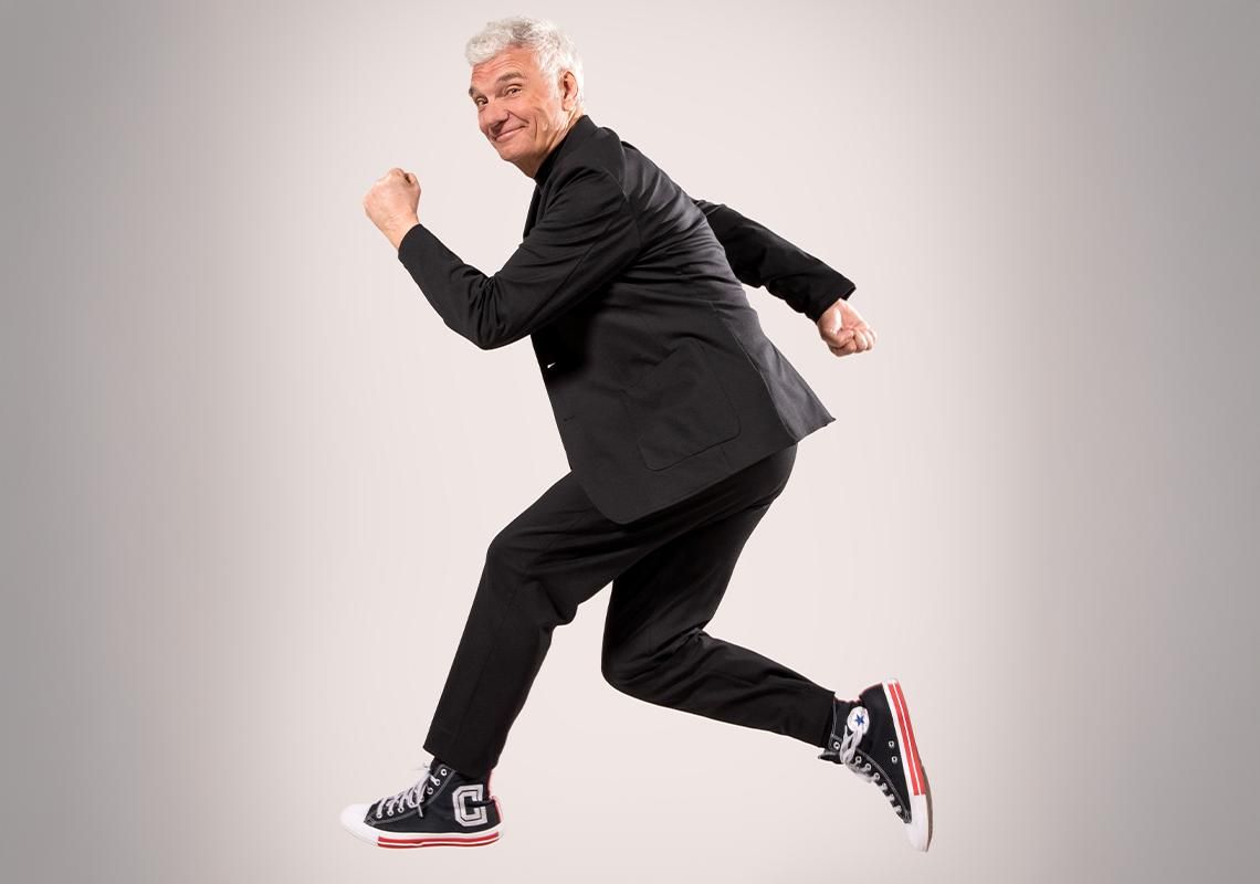 El cofundador de Tricicle, Carles Sans, se suma a la Temporada de Abonos del Teatro Afundación el jueves 24 con el espectáculo de humor «¡Por fin me voy!»