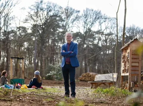 Hans de Kroon, de ecoloog die verklaarde waarom je geen vliegjes meer van je autoruit hoeft te wassen (omdat ze er bijna niet meer zijn)