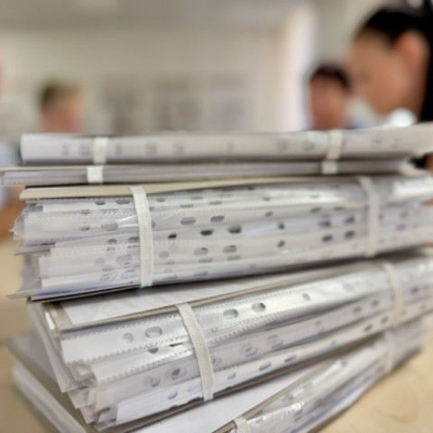 Traja kandidáti na primátora a 66 na poslancov