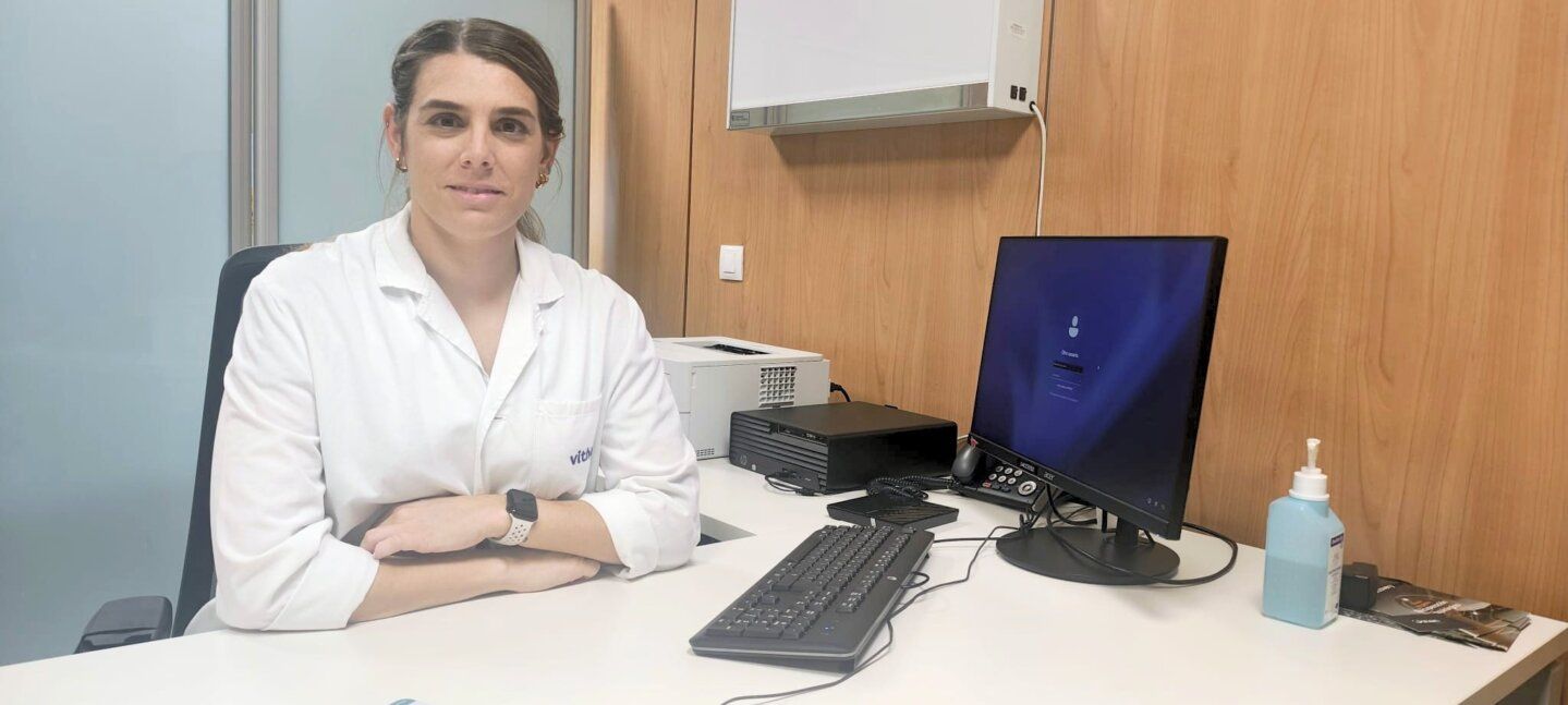Con la vuelta al cole, Vithas Sevilla alerta sobre el uso de las pantallas y el peso de las mochilas ante el dolor de espalda infantil