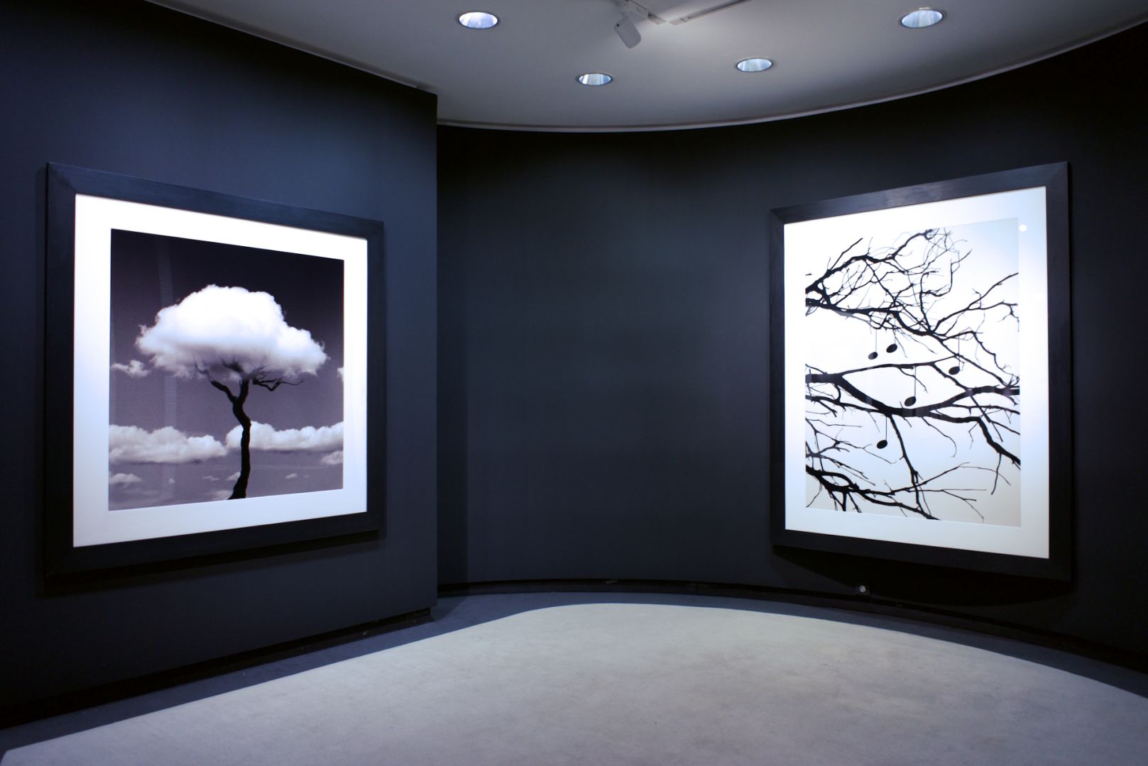 Chema Madoz muestra en el Teatro Afundación de Vigo 47 fotografías, desde las más célebres hasta sus creaciones más recientes