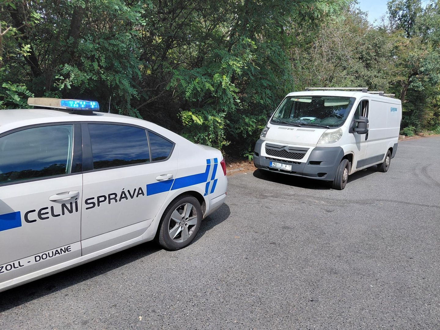 Hlídka vybrala dlužnou částku přes 310 tisíc korun přímo na místě