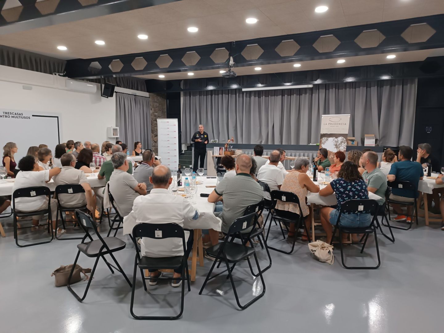Trescasas organiza una cata de jamón solidaria a beneficio de Fundación ANAR
