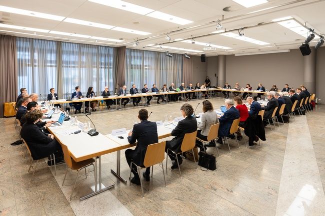„Sechser-Treffen“ der deutschsprachigen Verfassungsgerichte, des EuGH und des EGMR in Liechtenstein