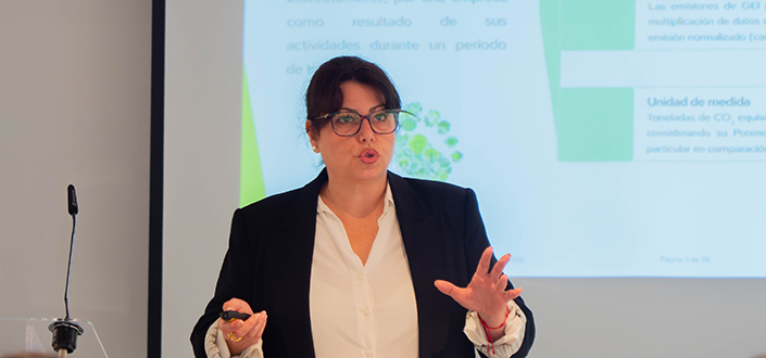Teresa Cuesta, especialista en Cálculo y Compensación de Emisiones, aborda en UNEATLANTICO la gestión de la huella de carbono empresarial