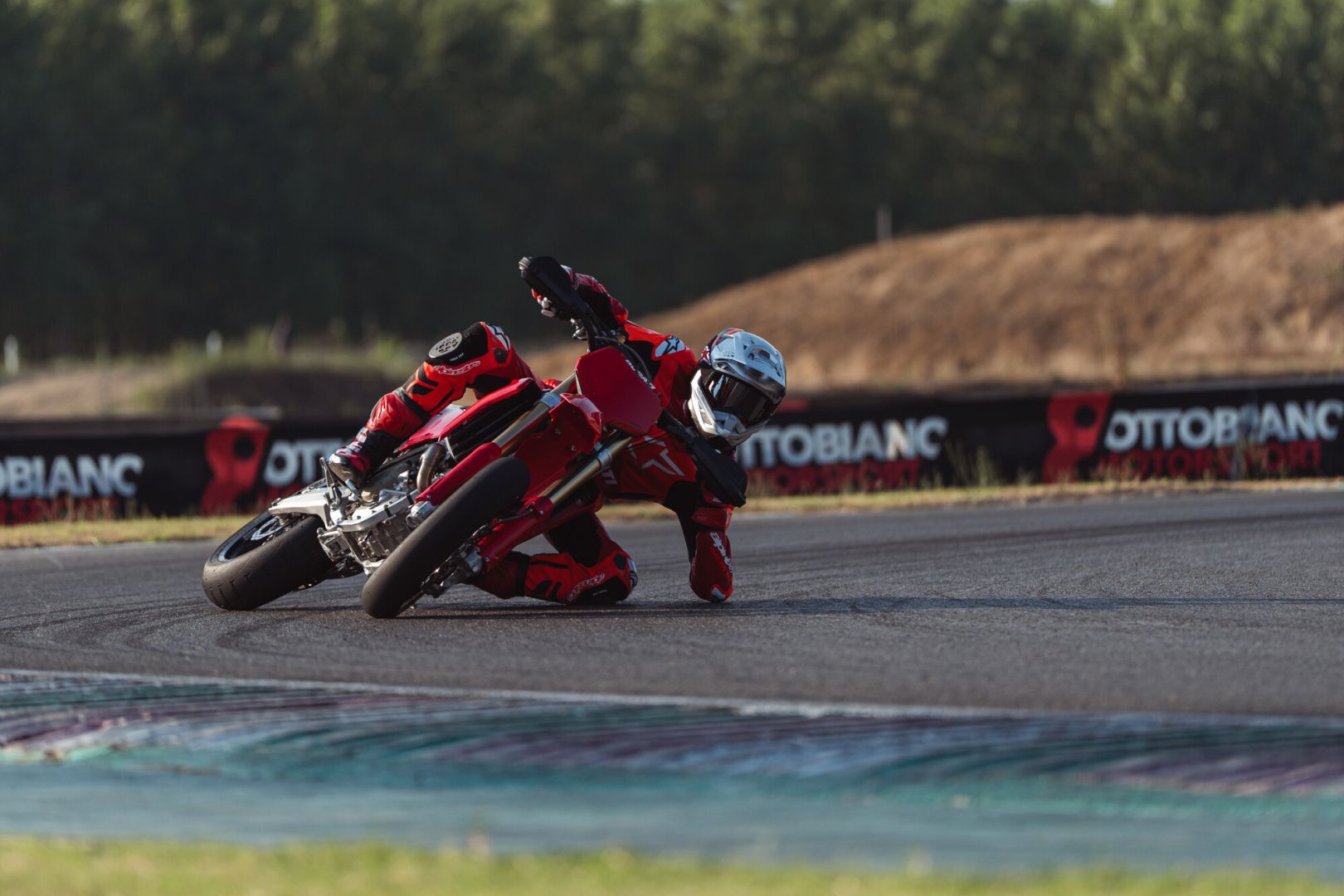 Ducati Desmo450 SM: la prima supermotard racing della Casa di Borgo Panigale