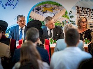 Premiér Robert Fico na otvorení akademického roka v Prešove: Výstavba novej nemocnice v Prešove bude pokračovať podľa plánu