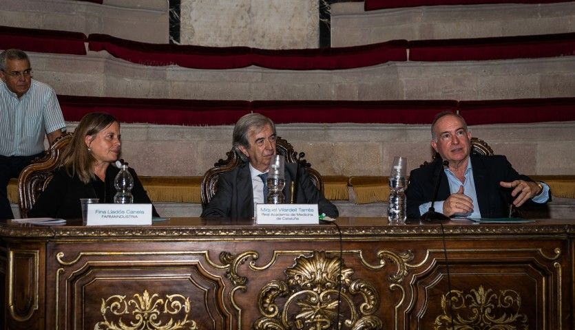 Sociedades científicas e industria farmacéutica: una colaboración orientada a mejorar la vida de los pacientes