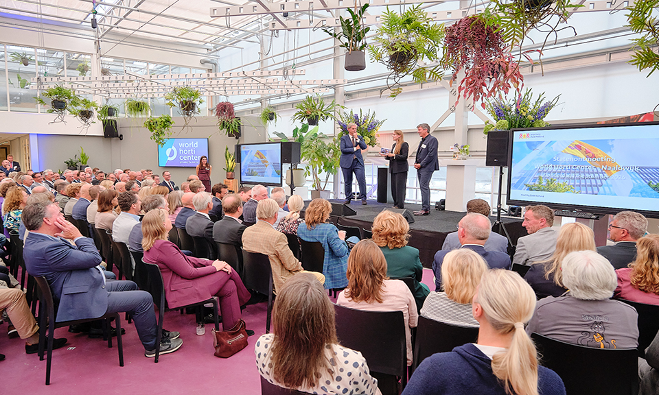 Statenontmoeting 2026: toekomstbestending en economisch sterk Het jaarlijkse netwerkevenement van de provincie Zuid-Holland vond dit jaar plaats in het World Horti Center in Naaldwijk, het kennis- en innovatiecentrum voor de internationale glastuinbouwse