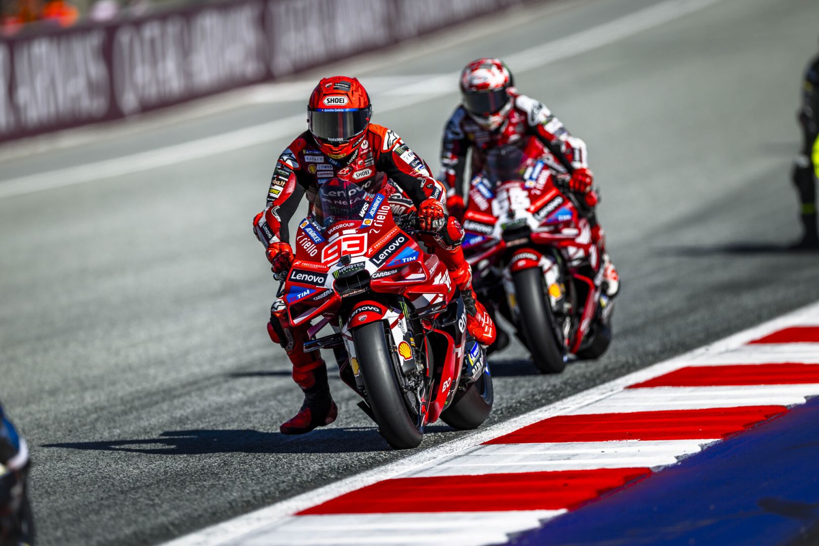 Marc Márquez y el Ducati Lenovo Team, quintos en Austria. Séptima posición para Francesco Bagnaia