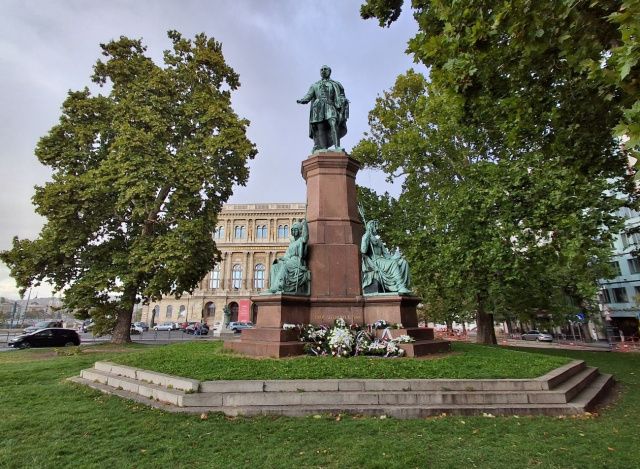 „Ujjait a’ kornak üterére tevé” – főhajtás gróf Széchenyi István emléke előtt
