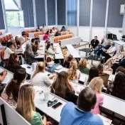 Viac ako 160 ľudí urobilo na Prešovskej univerzite krok ďalej vo vzdelávaní